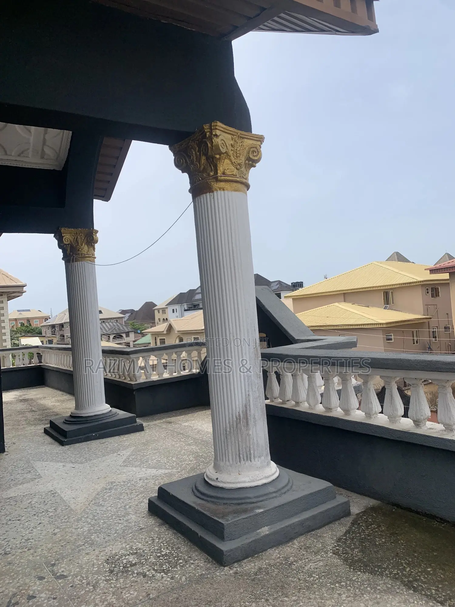 5bdrm Penthouse in Okota for rent