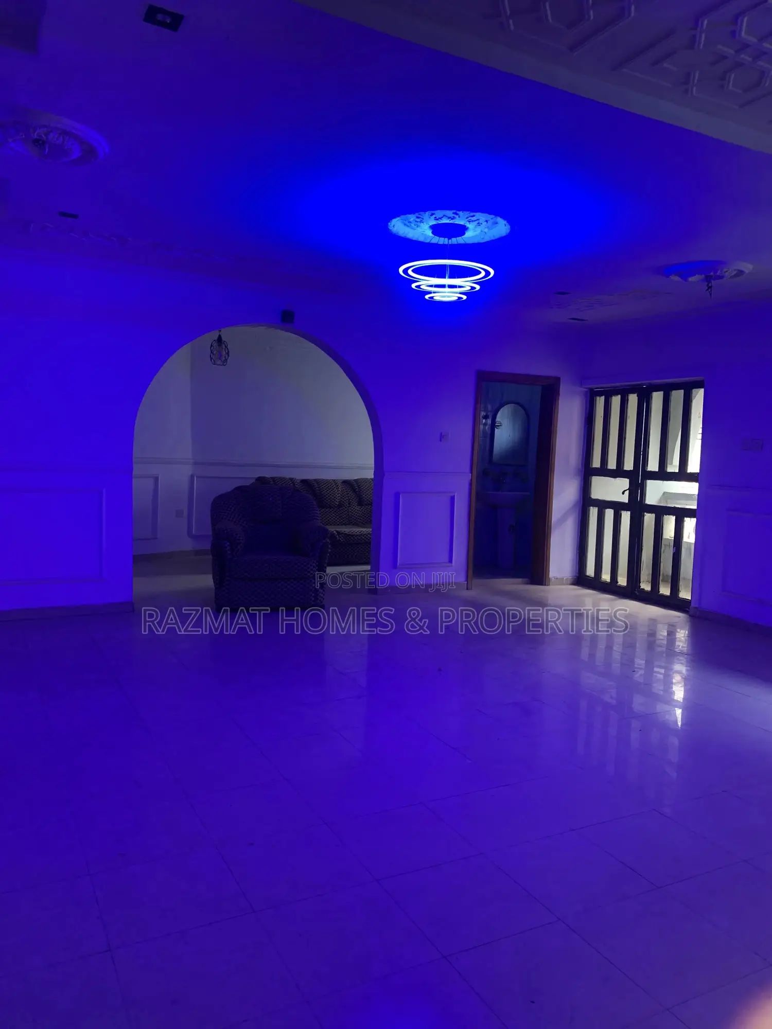 5bdrm Penthouse in Okota for rent