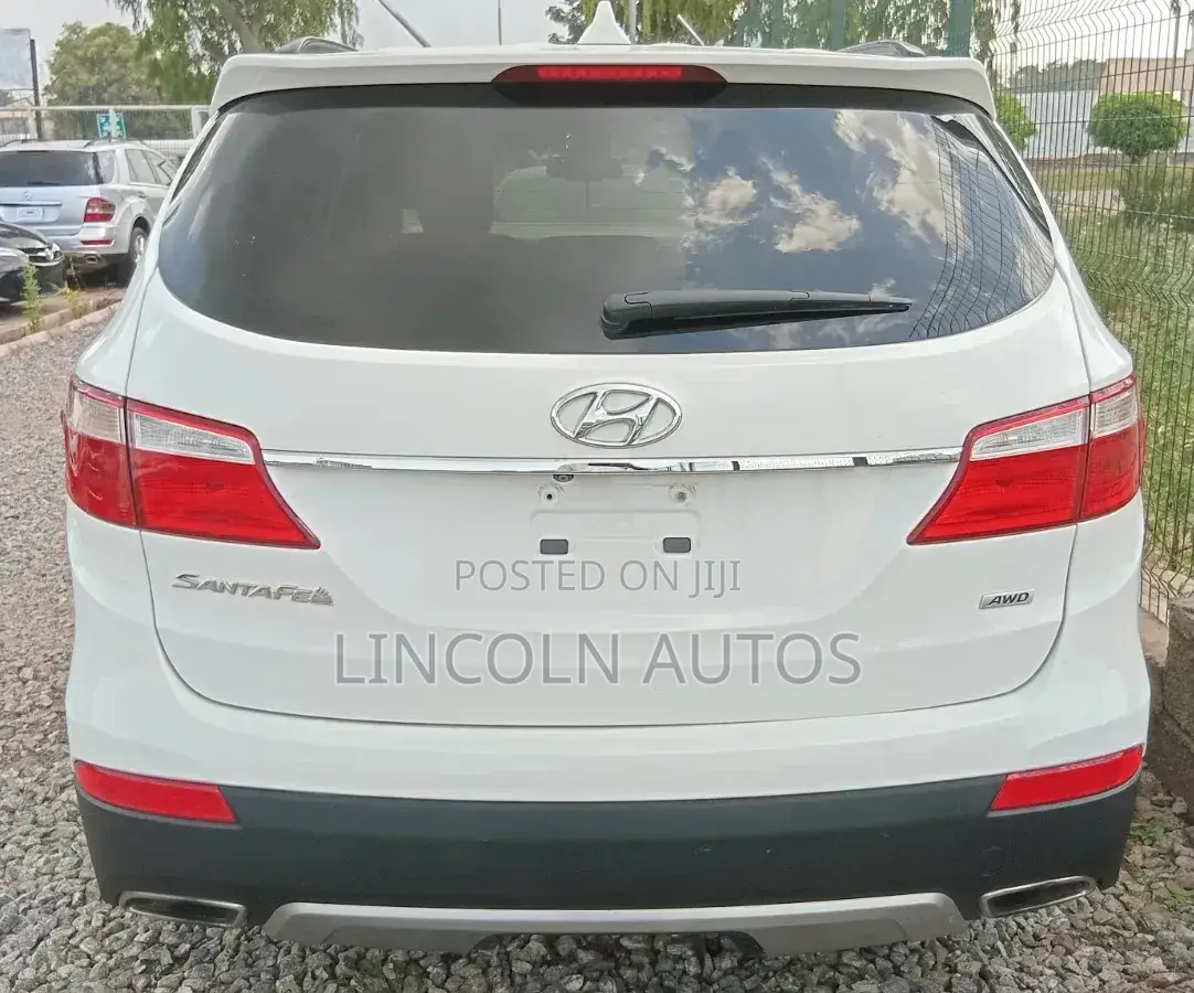 Hyundai Santa Fe SE AWD 2016 White
