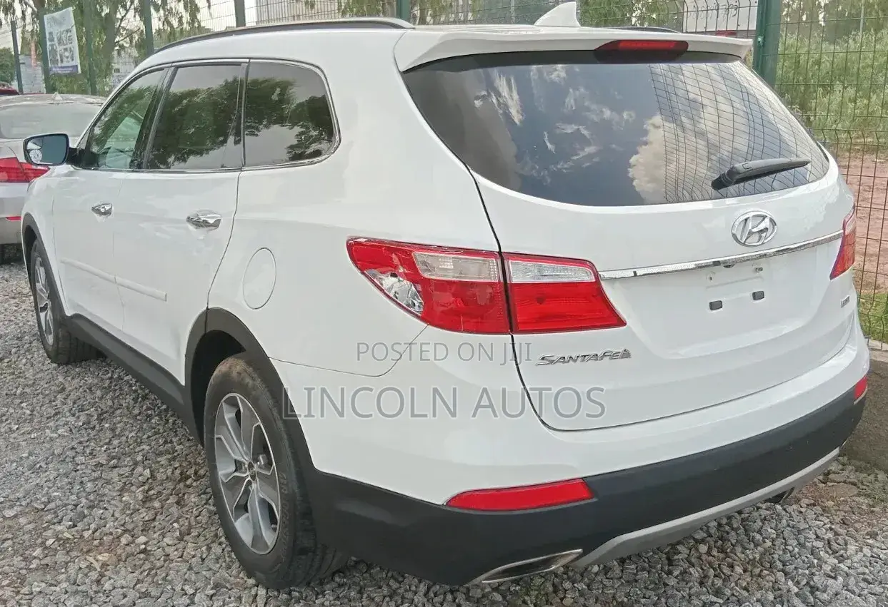 Hyundai Santa Fe SE AWD 2016 White