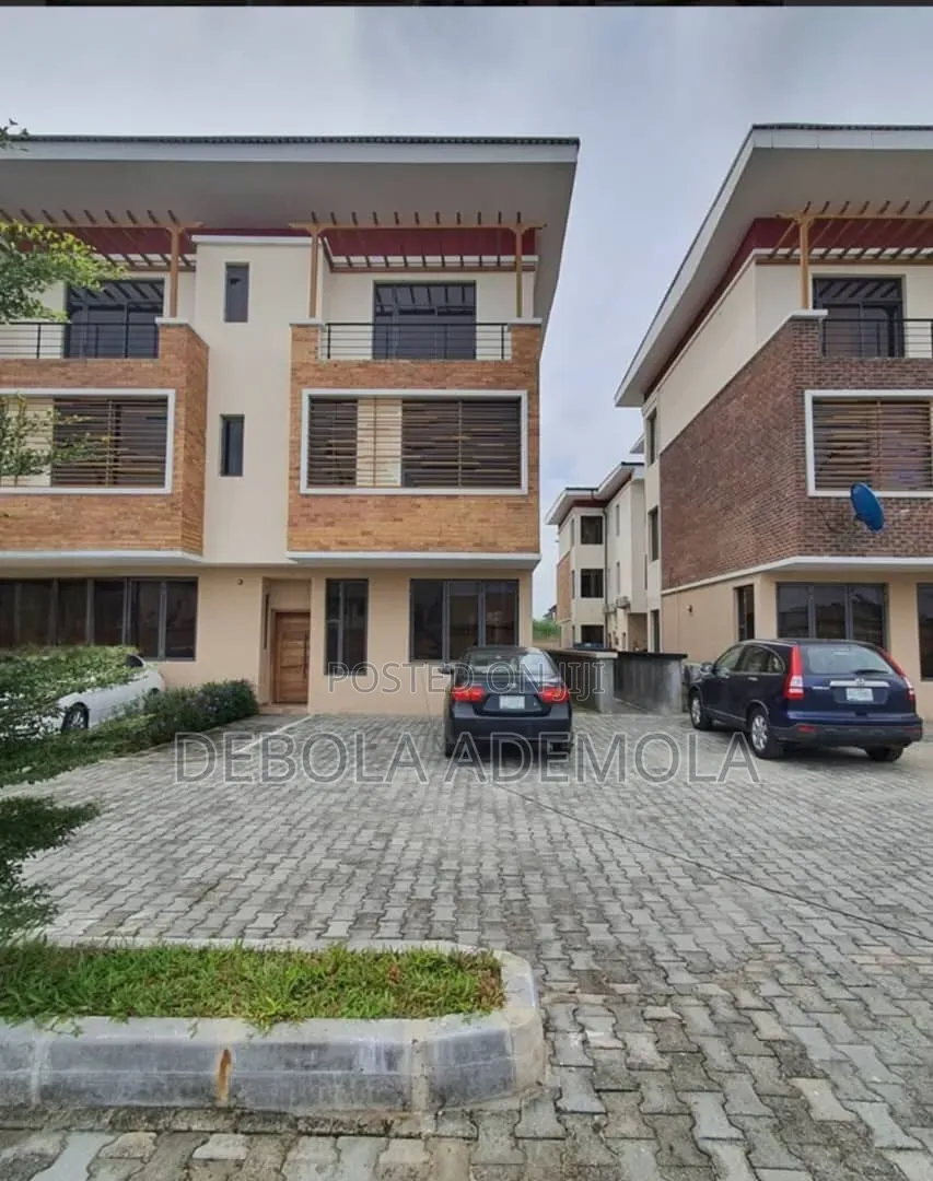 4bdrm Duplex in Gbangala Road, Ikate-Elegushi for sale