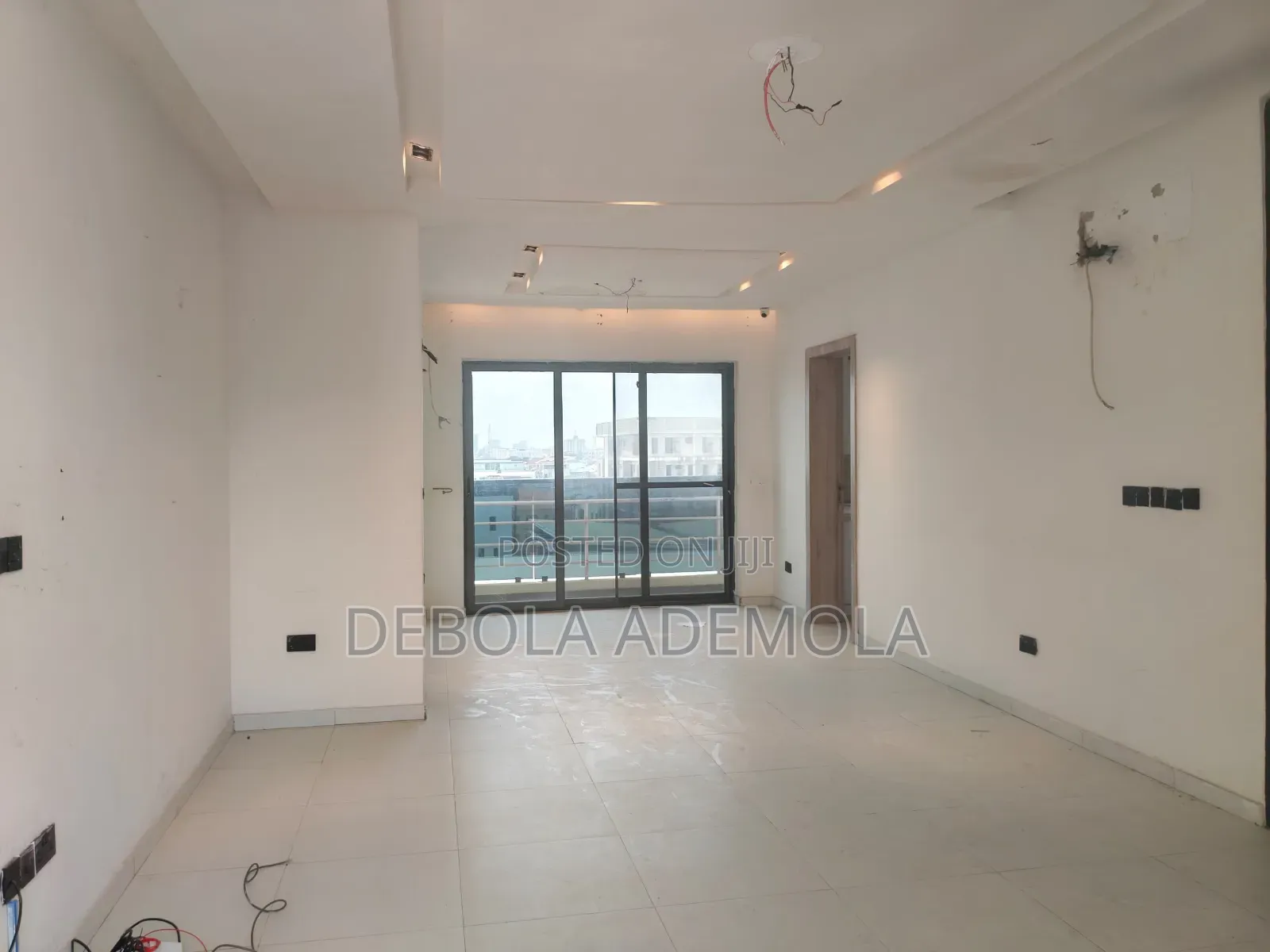 3bdrm Penthouse in Gbangala Road, Ikate-Elegushi for sale