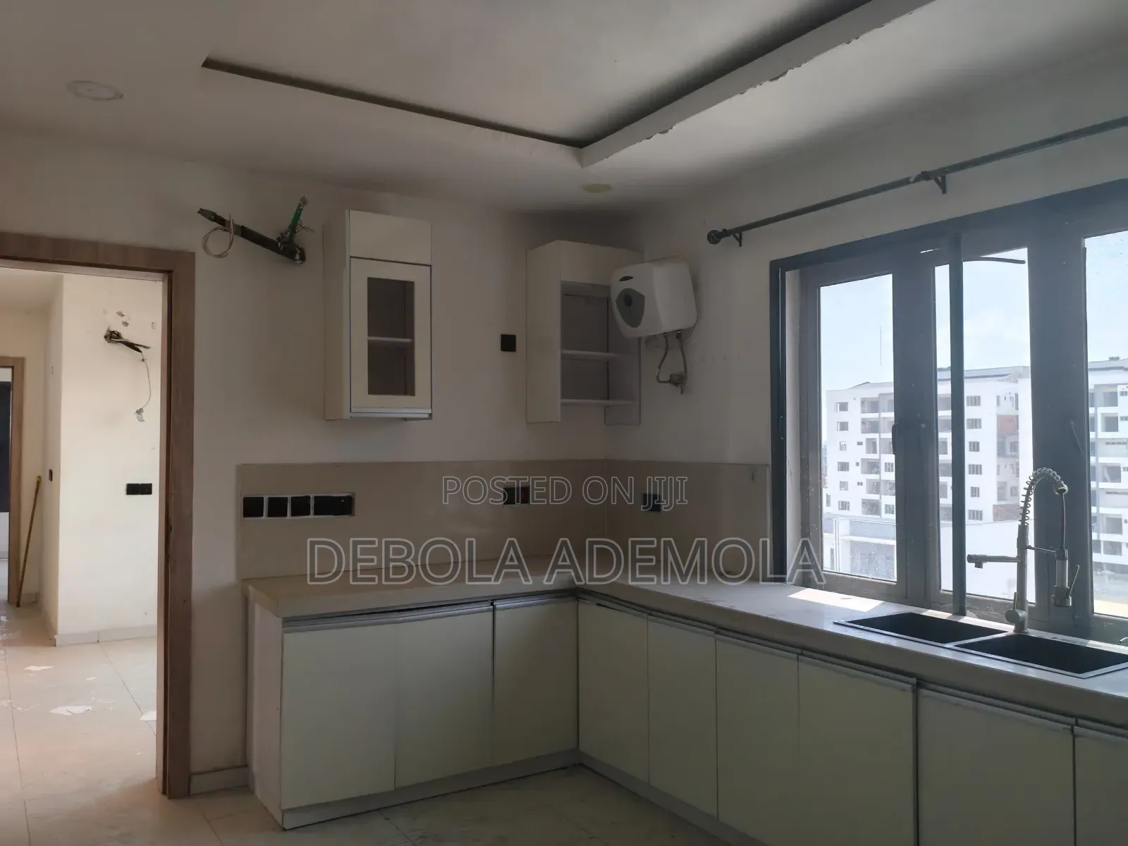 3bdrm Penthouse in Gbangala Road, Ikate-Elegushi for sale
