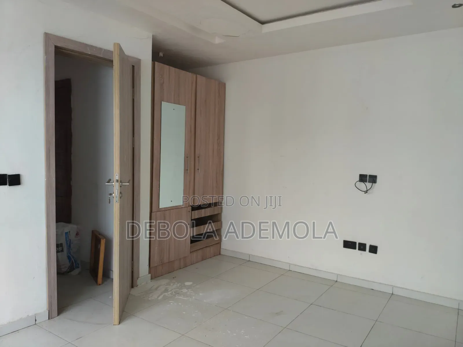 3bdrm Penthouse in Gbangala Road, Ikate-Elegushi for sale