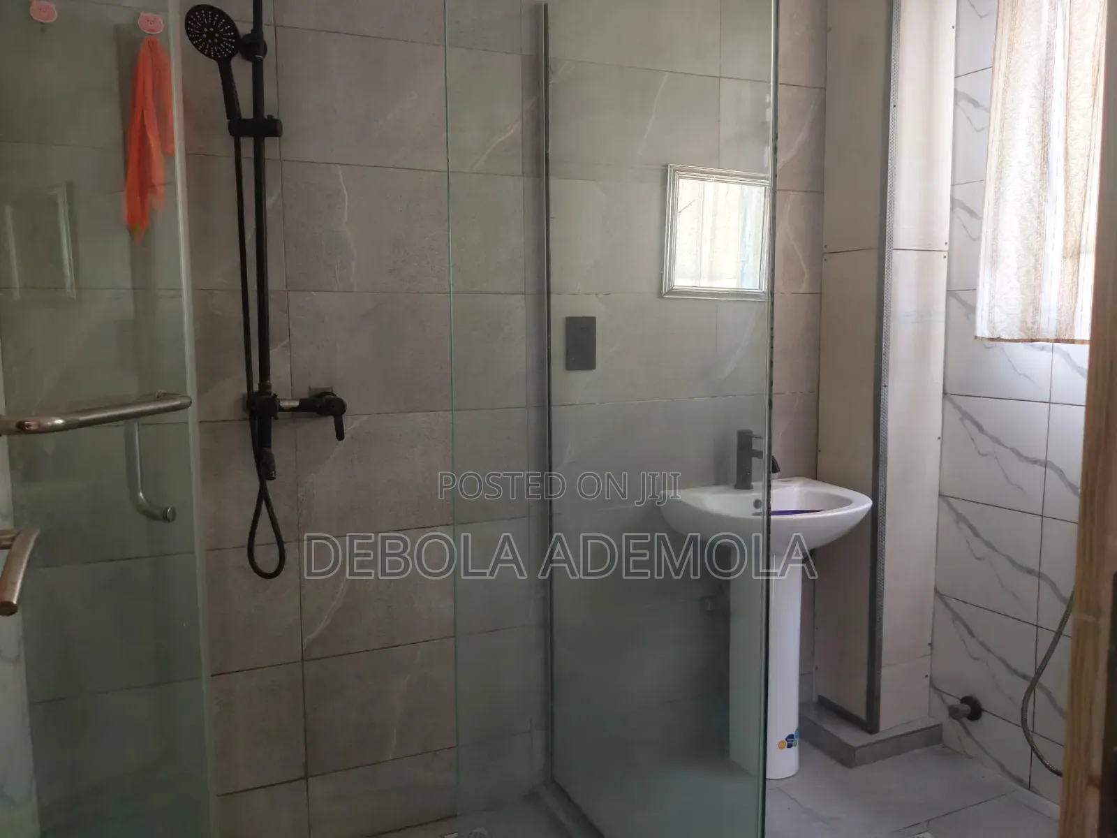 3bdrm Penthouse in Gbangala Road, Ikate-Elegushi for sale