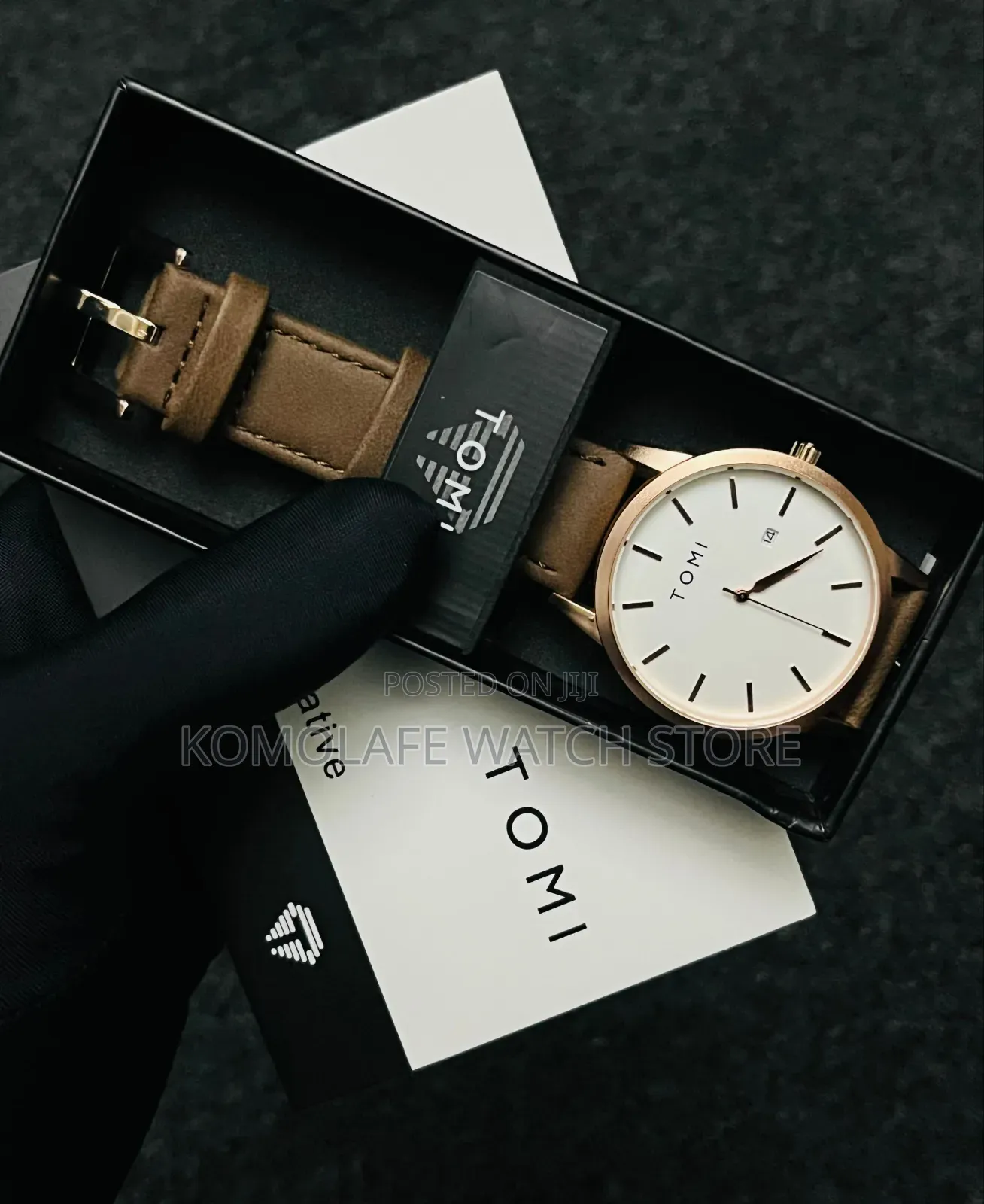 Tomi Simple Leather Analog Watch