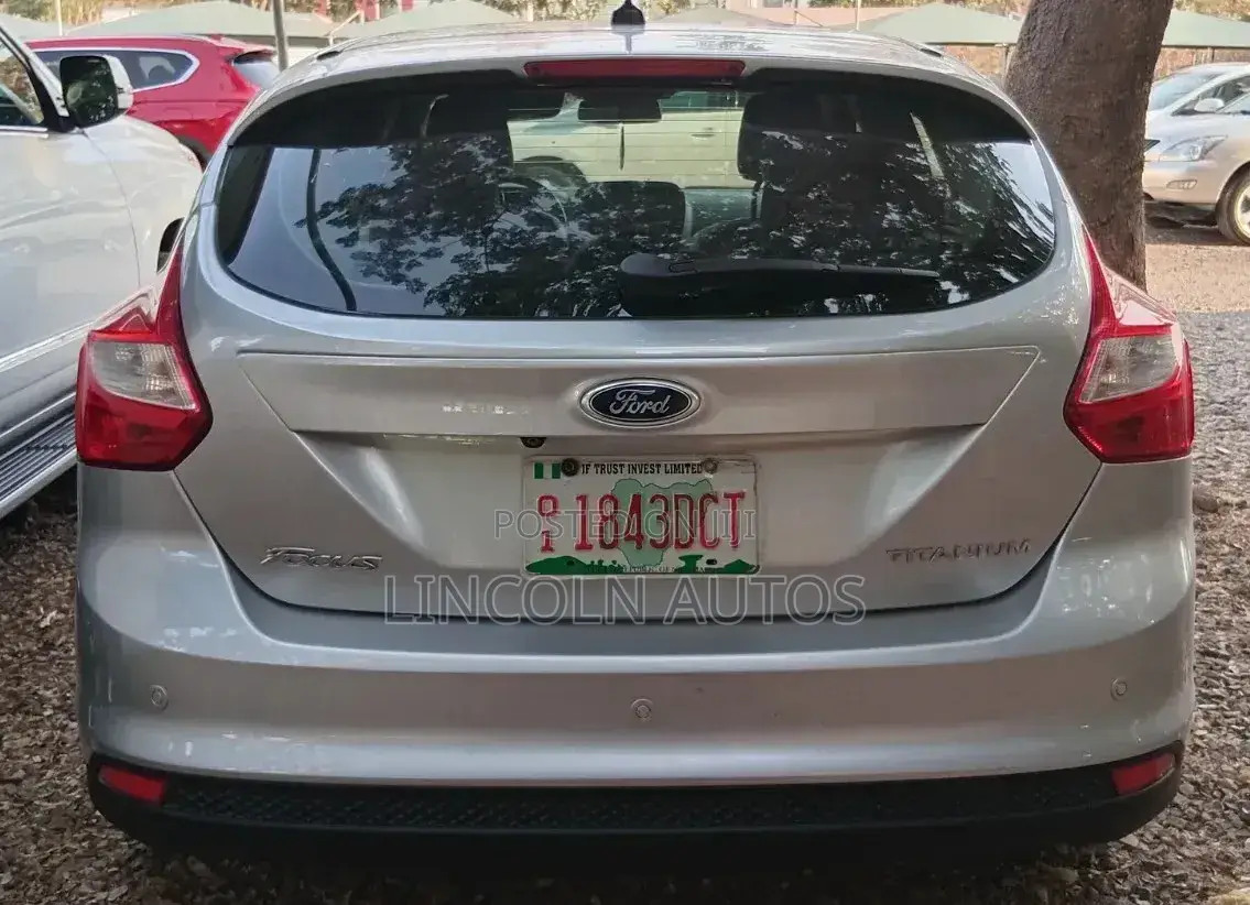 Ford Focus Titanium Hatchback FWD (2.0L 4cyl 5M) 2012 Silver