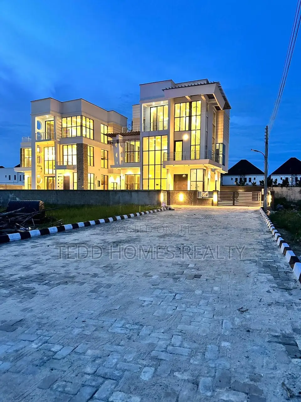 4bdrm Duplex in Orchid, Lekki Phase 2 for rent