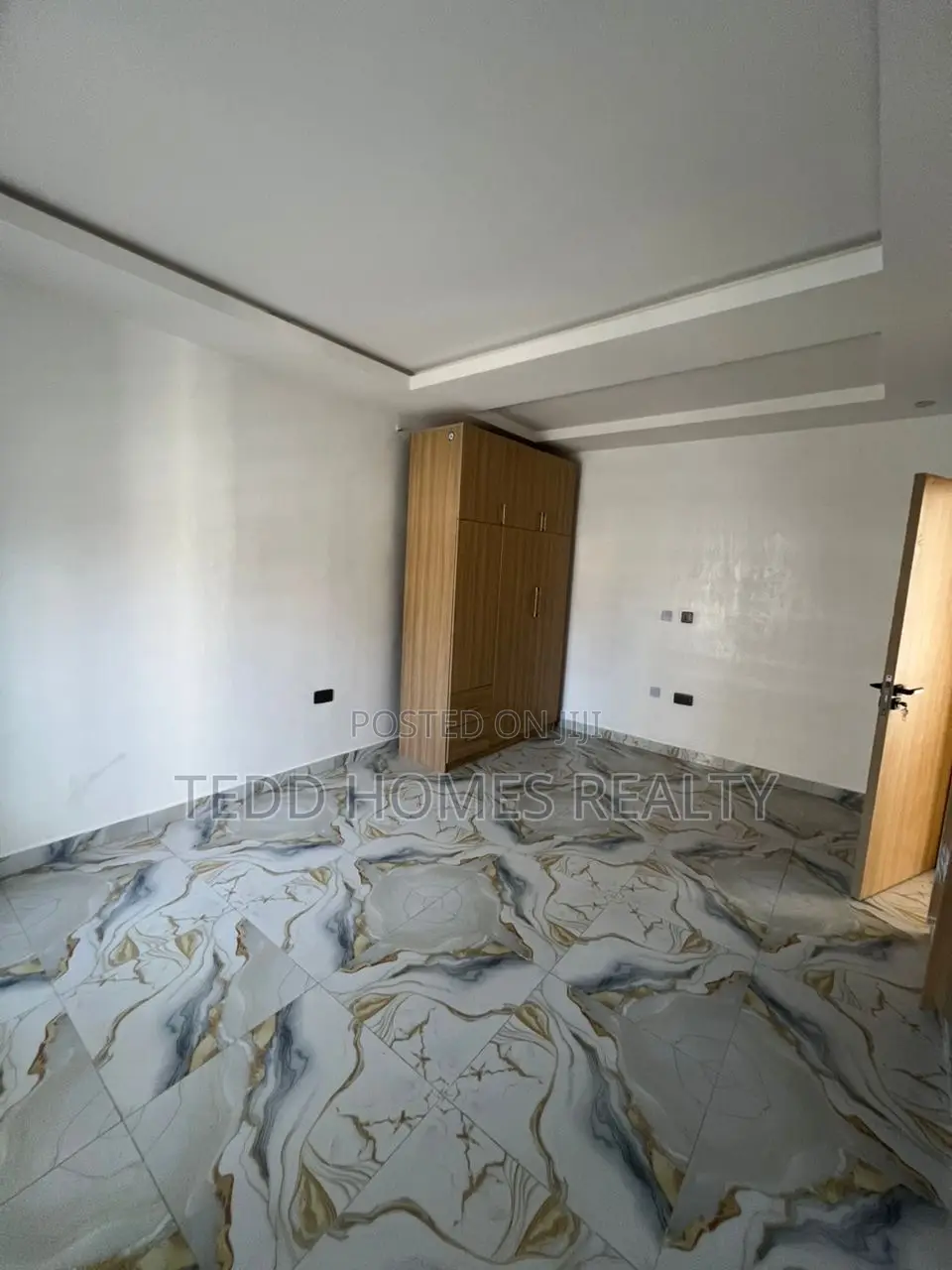2bdrm Apartment in New Road, Igbo-efon for sale