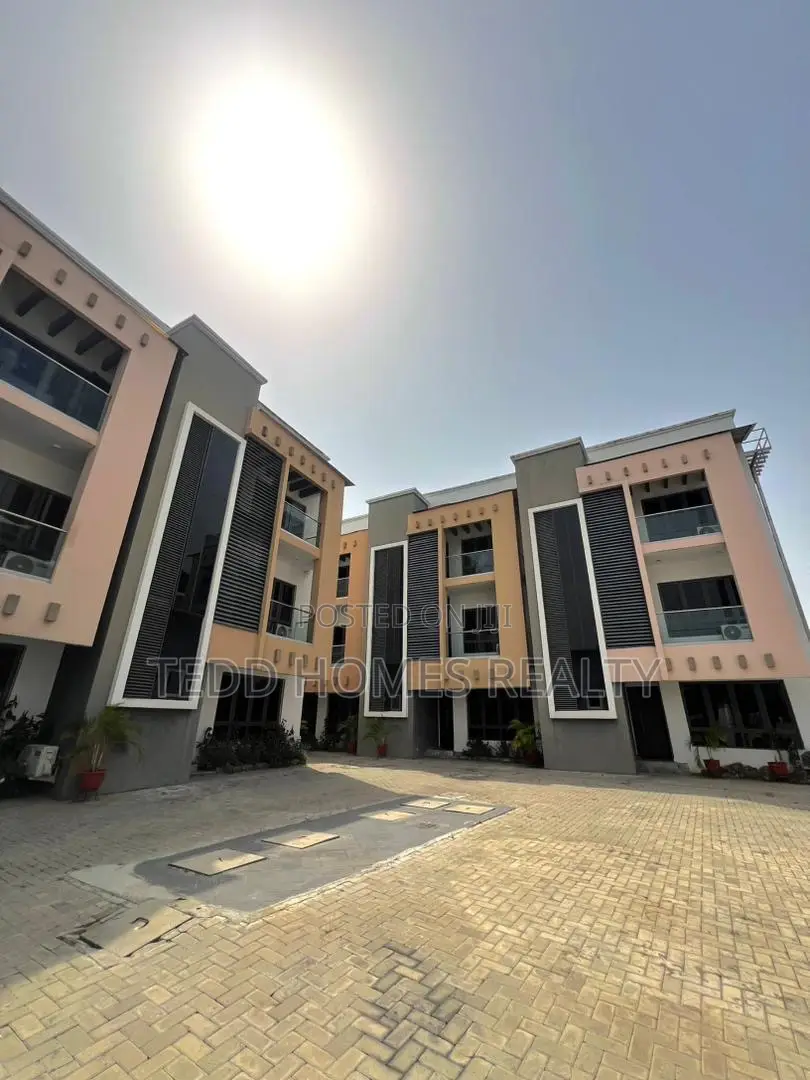 4bdrm Townhouse / Terrace in Banana Island for rent