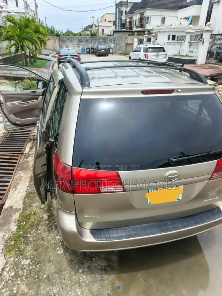 Toyota Sienna LE AWD 2008 Gold