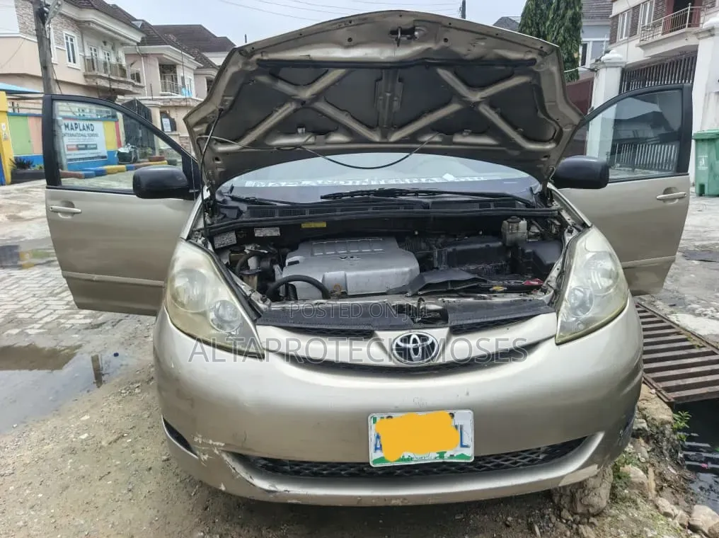 Toyota Sienna LE AWD 2008 Gold