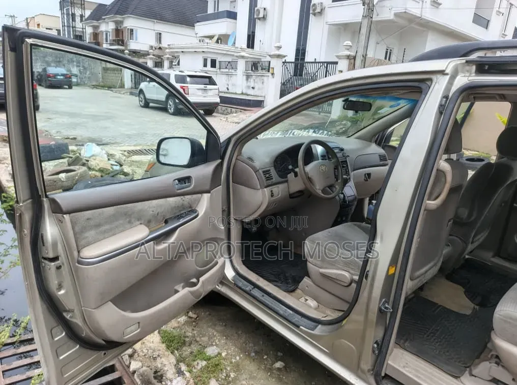 Toyota Sienna LE AWD 2008 Gold