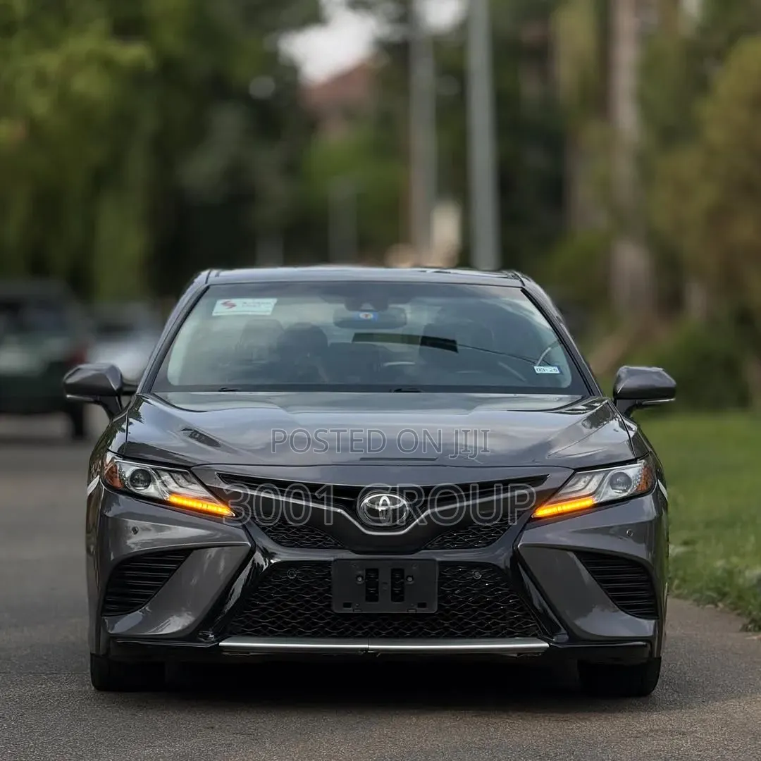 Toyota Camry XSE FWD (2.5L 4cyl 8AM) 2018 Gray