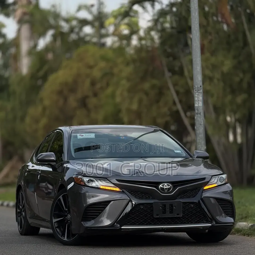 Toyota Camry XSE FWD (2.5L 4cyl 8AM) 2018 Gray