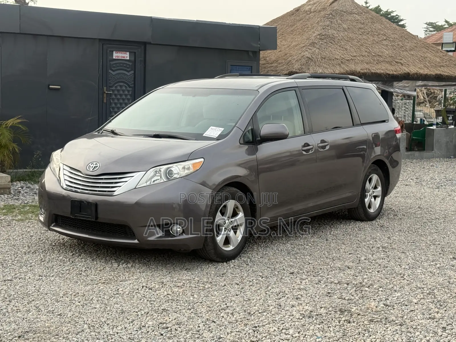 Toyota Sienna LE AWD 7-Passenger 2013 Gray