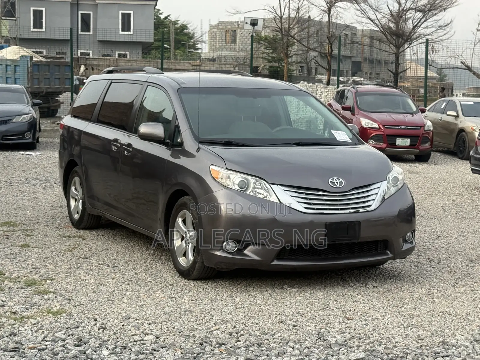 Toyota Sienna LE AWD 7-Passenger 2013 Gray