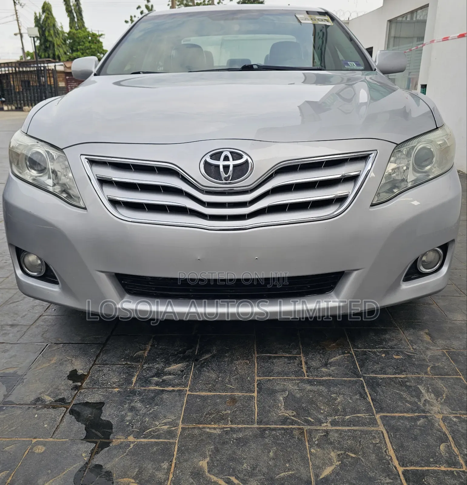 Toyota Camry XLE 4dr Sedan (2.5L 4cyl 6AM) 2010 Silver