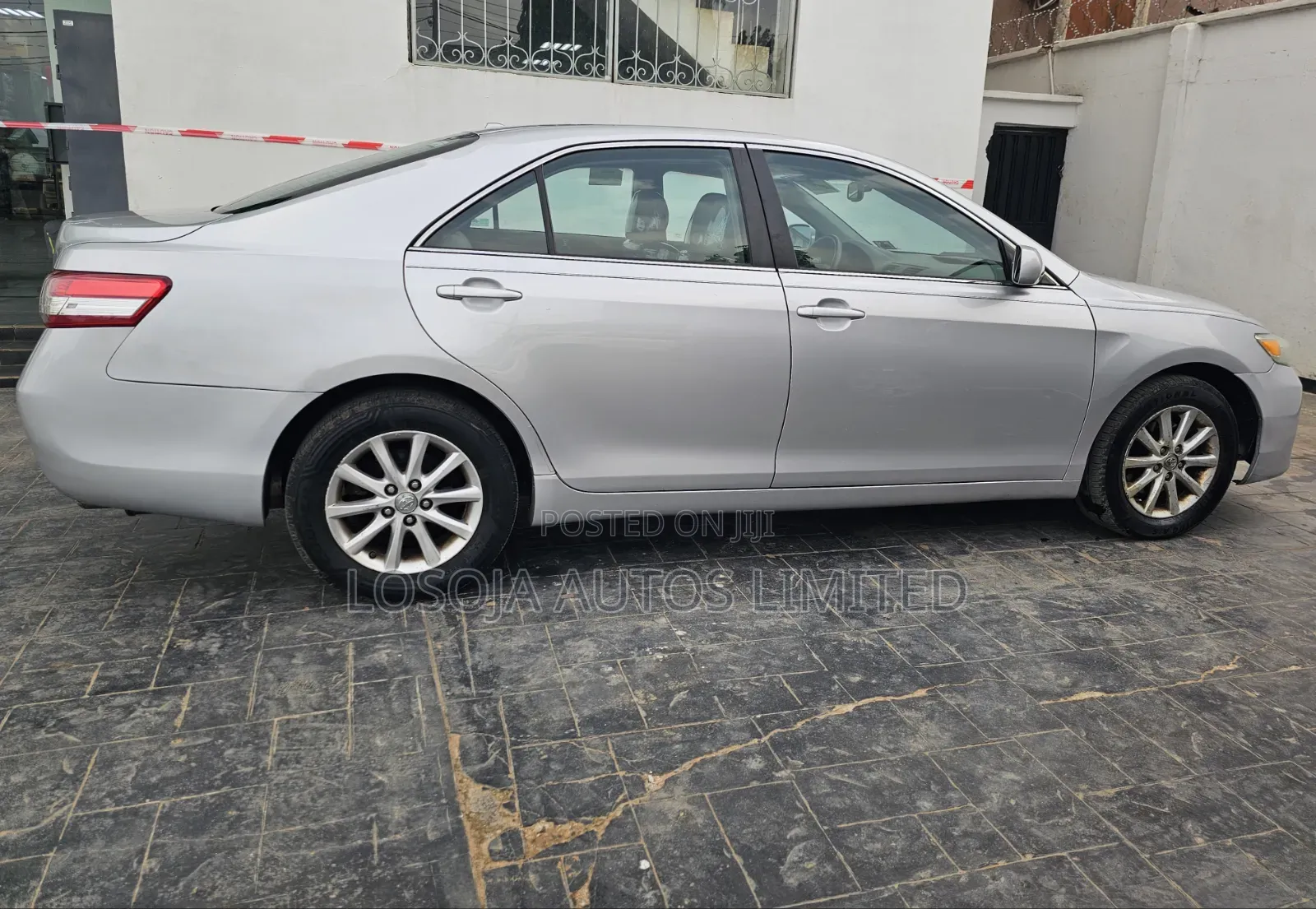 Toyota Camry XLE 4dr Sedan (2.5L 4cyl 6AM) 2010 Silver