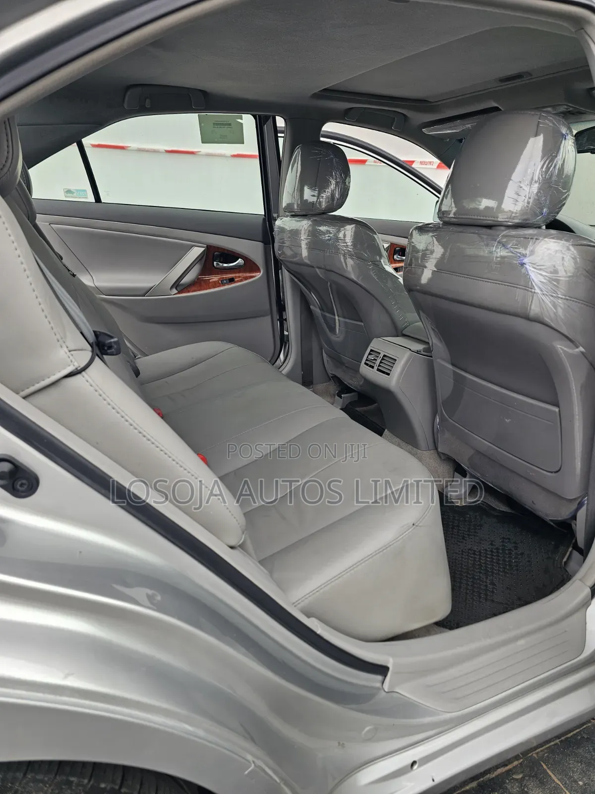 Toyota Camry XLE 4dr Sedan (2.5L 4cyl 6AM) 2010 Silver