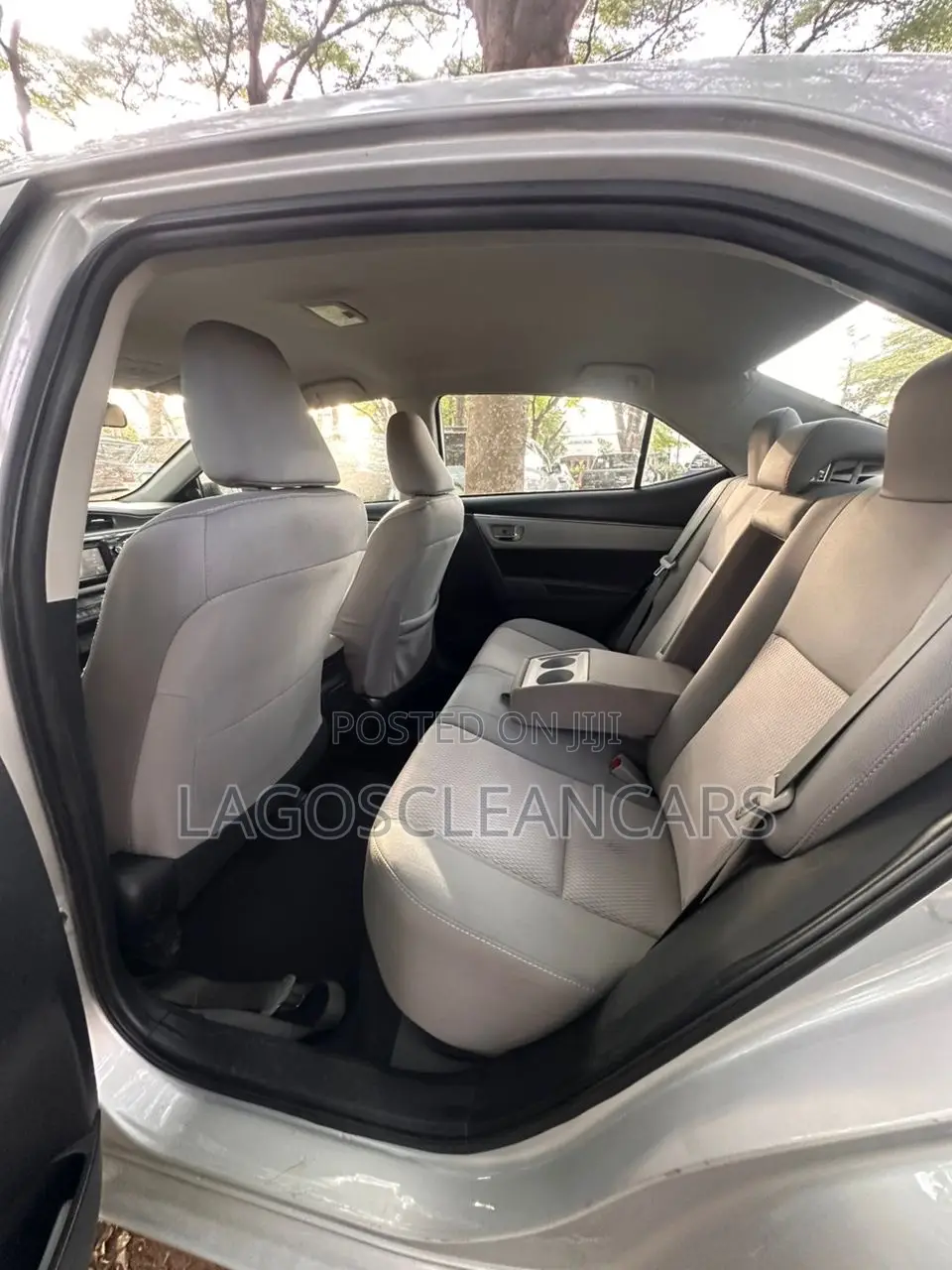 Toyota Corolla LE Plus 4dr Sedan (1.8L 4cyl CVT) 2015 Silver