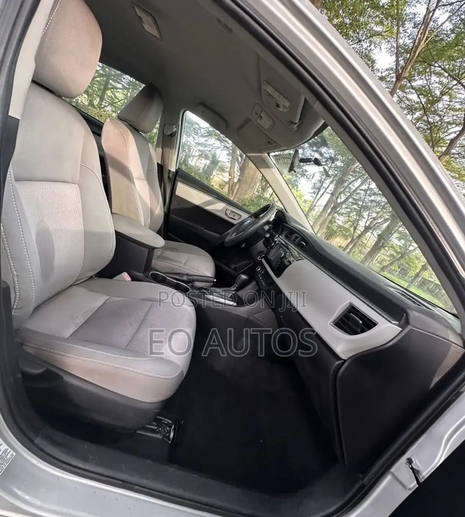 Toyota Corolla L 4dr Sedan (1.8L 4cyl 4A) 2015 Silver