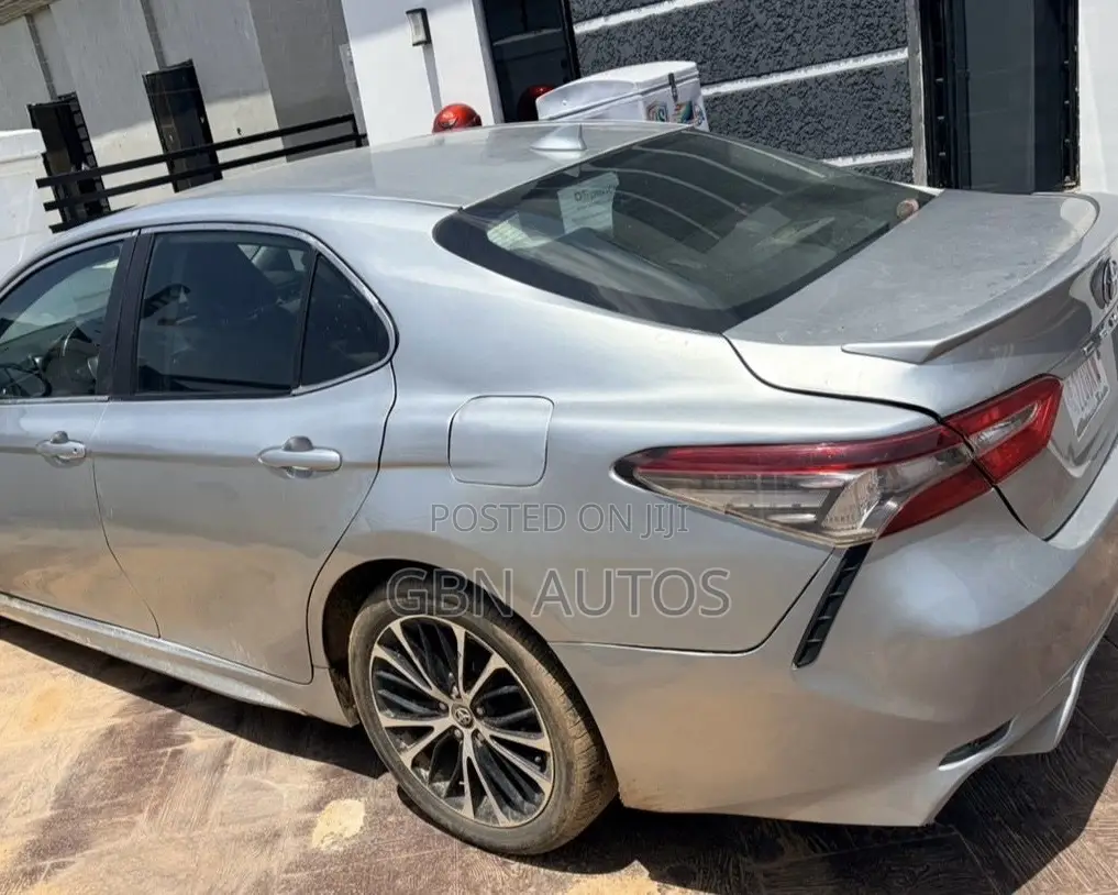 Toyota Camry SE (2.5L 4cyl 8A) 2019 Silver