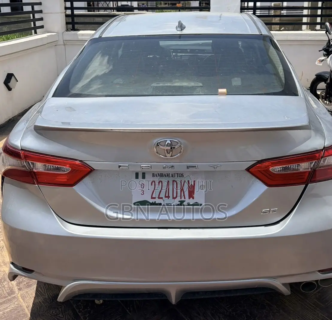 Toyota Camry SE (2.5L 4cyl 8A) 2019 Silver