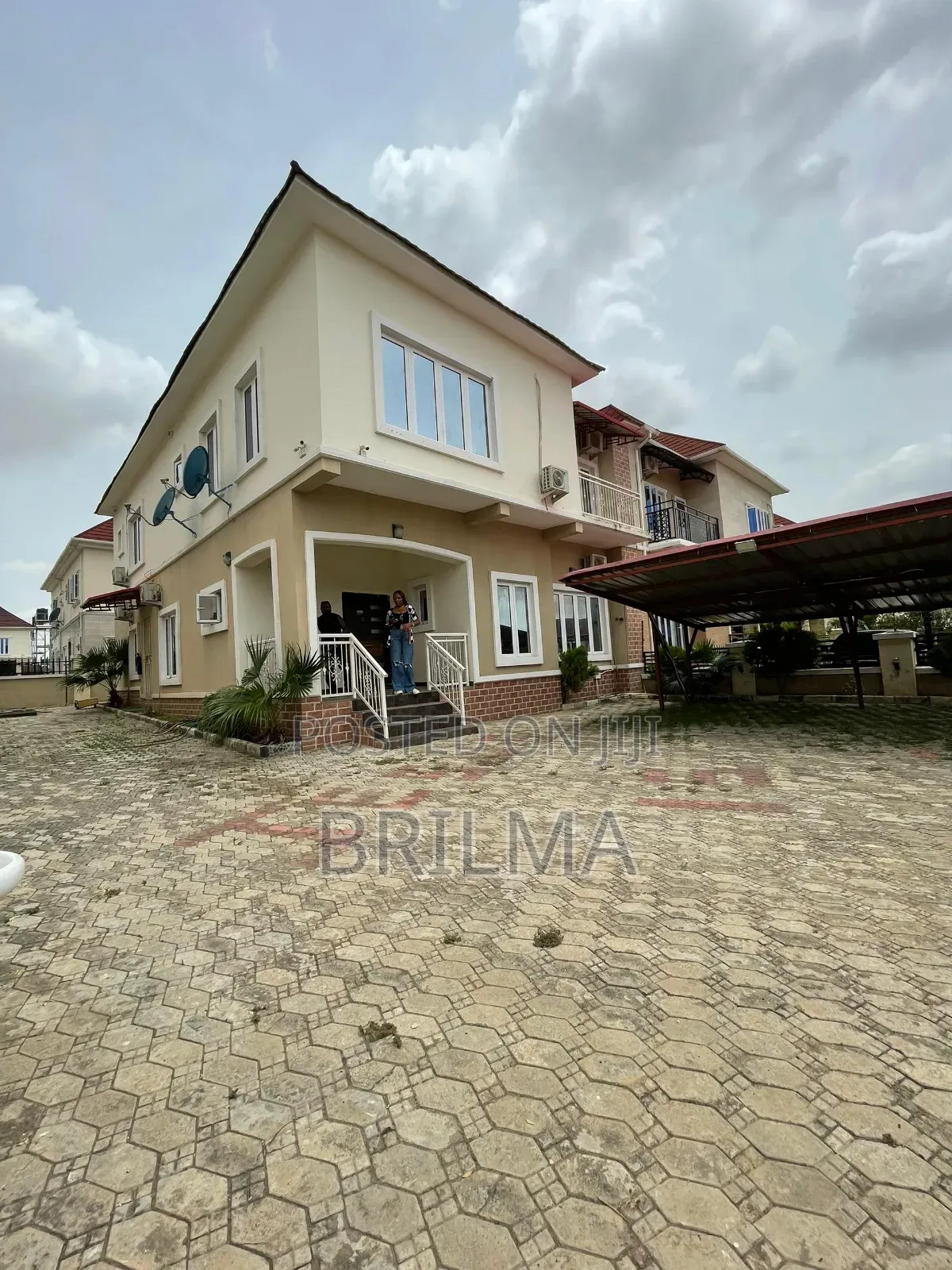 4bdrm Duplex in FHA for sale