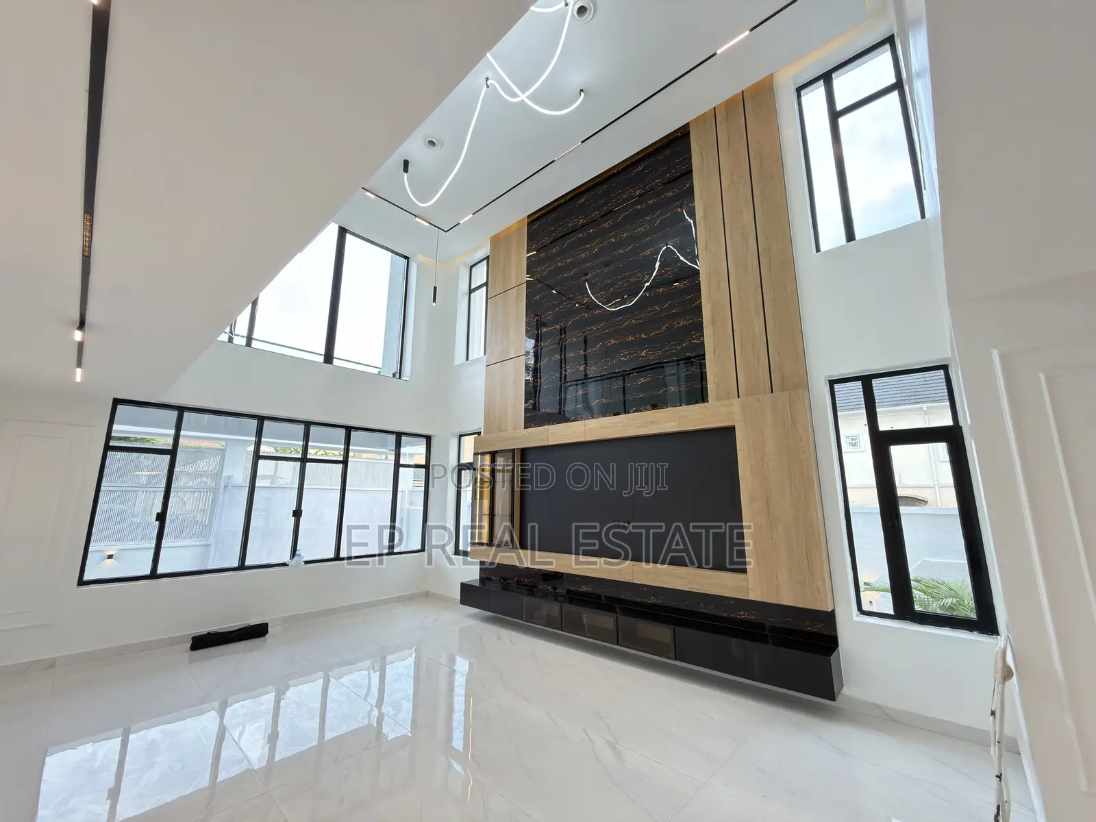 5bdrm Duplex in Apo for sale