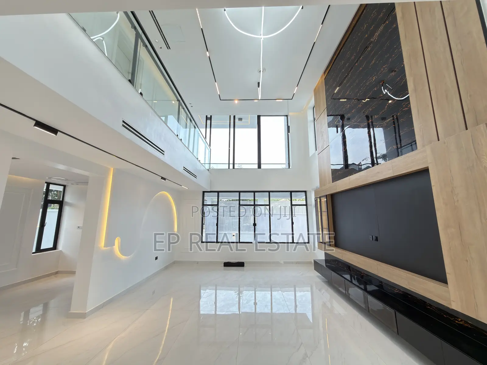5bdrm Duplex in Apo for sale
