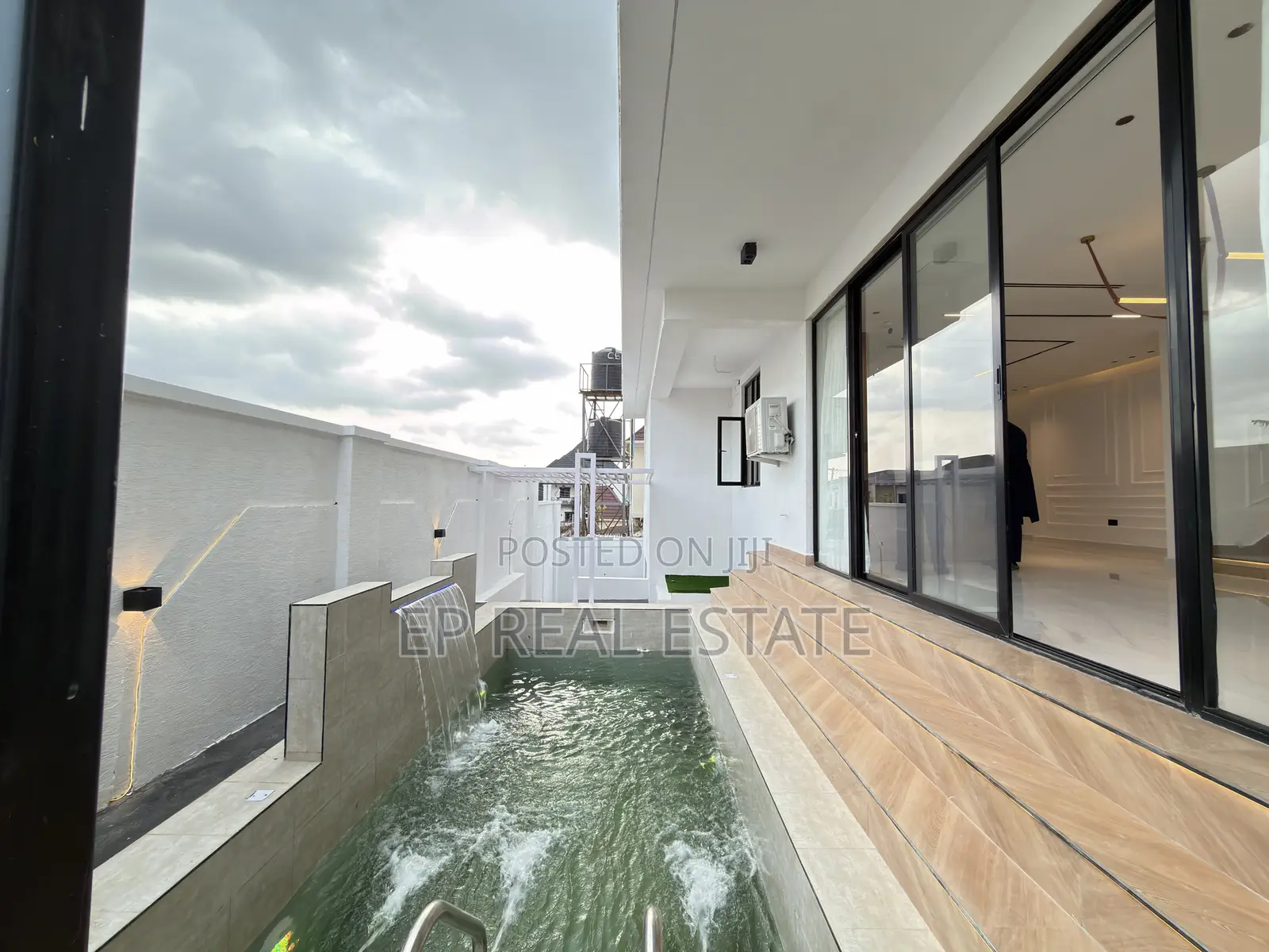 5bdrm Duplex in Apo for sale