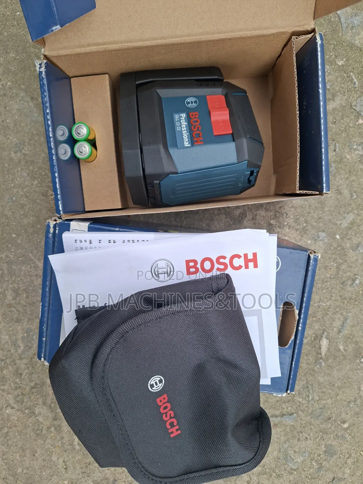 Horizontal and Vertical Bosch Laser Level With Wall Mount GLL 12-22