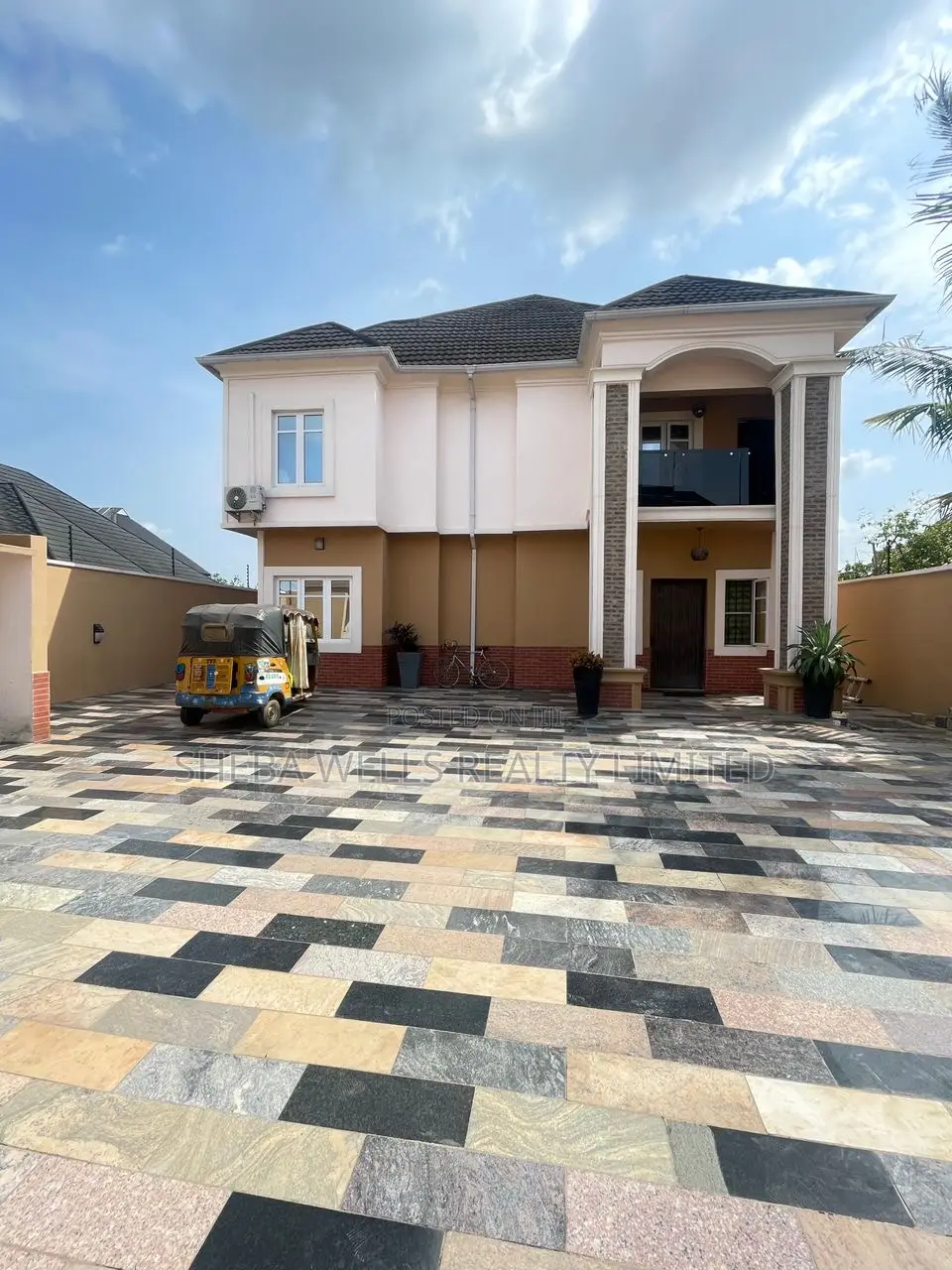 Furnished 5bdrm Duplex in GRA Phase 1 for sale