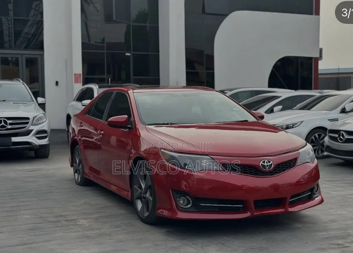 Toyota Camry SE 4dr Sedan (2.5L 4cyl 6A) 2013 Red