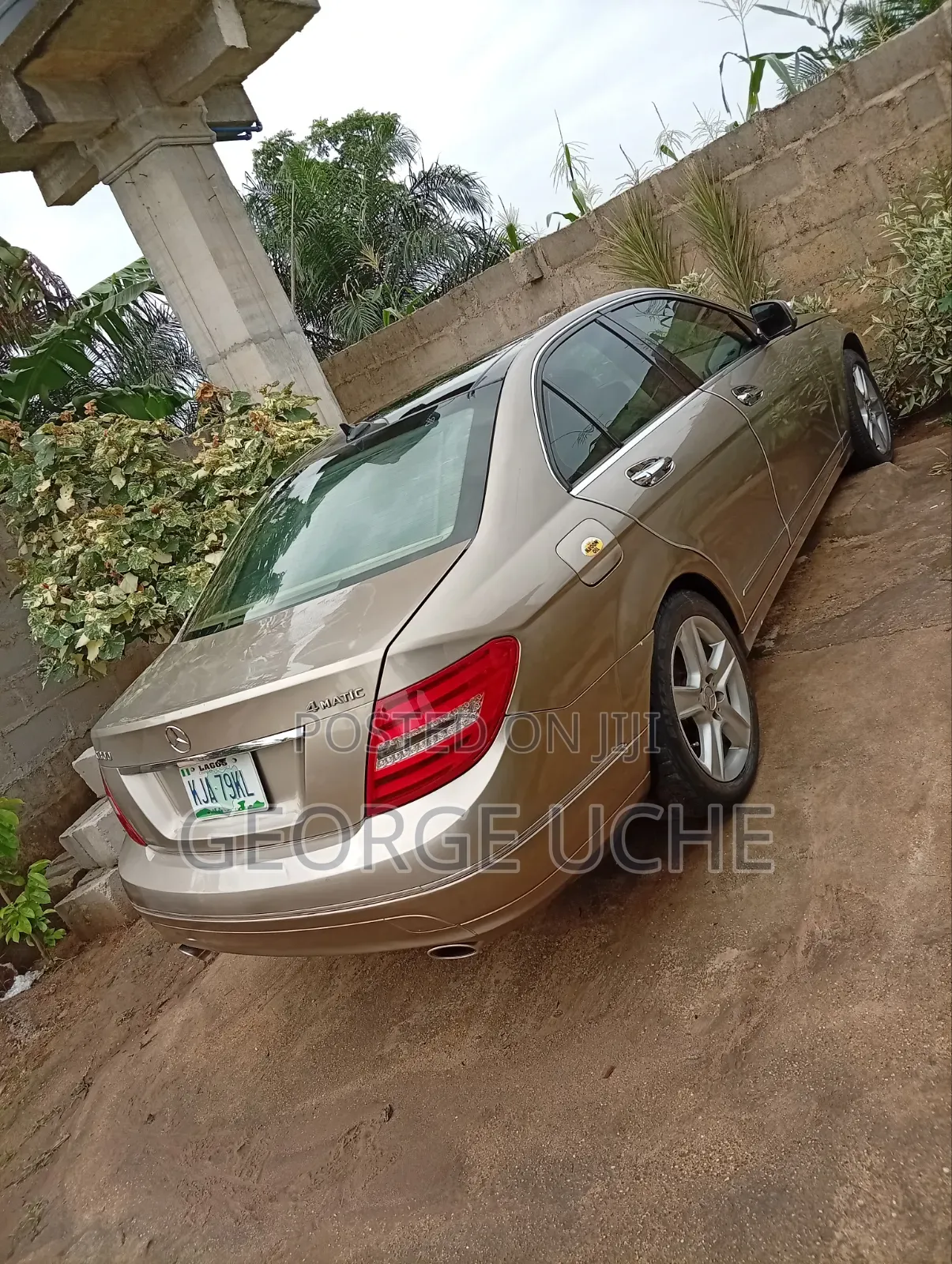 Mercedes-Benz C300 2009 Gold
