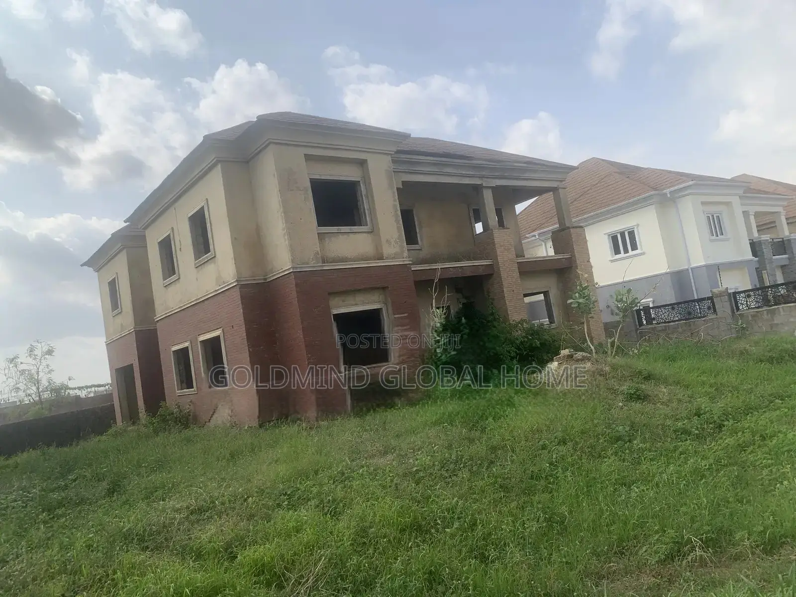 5bdrm Duplex in Lugbe District. for sale