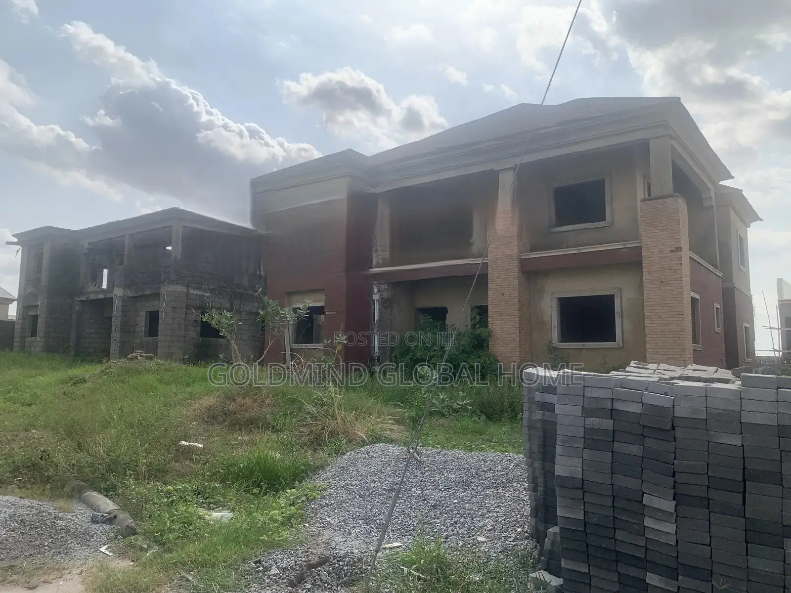 5bdrm Duplex in Lugbe District. for sale