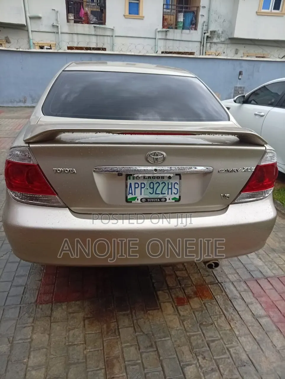 Toyota Camry XLE V6 4dr Sedan (3.0L 6cyl 5A) 2005 Gold