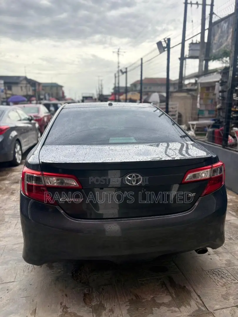 Toyota Camry SE 4dr Sedan (2.5L 4cyl 6A) 2012 Gray