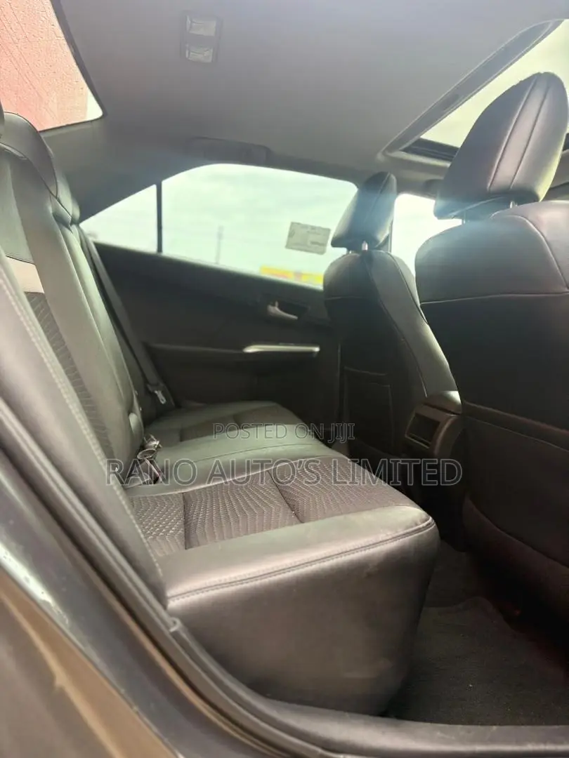 Toyota Camry SE 4dr Sedan (2.5L 4cyl 6A) 2012 Gray