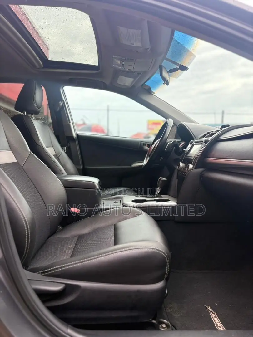 Toyota Camry SE 4dr Sedan (2.5L 4cyl 6A) 2012 Gray