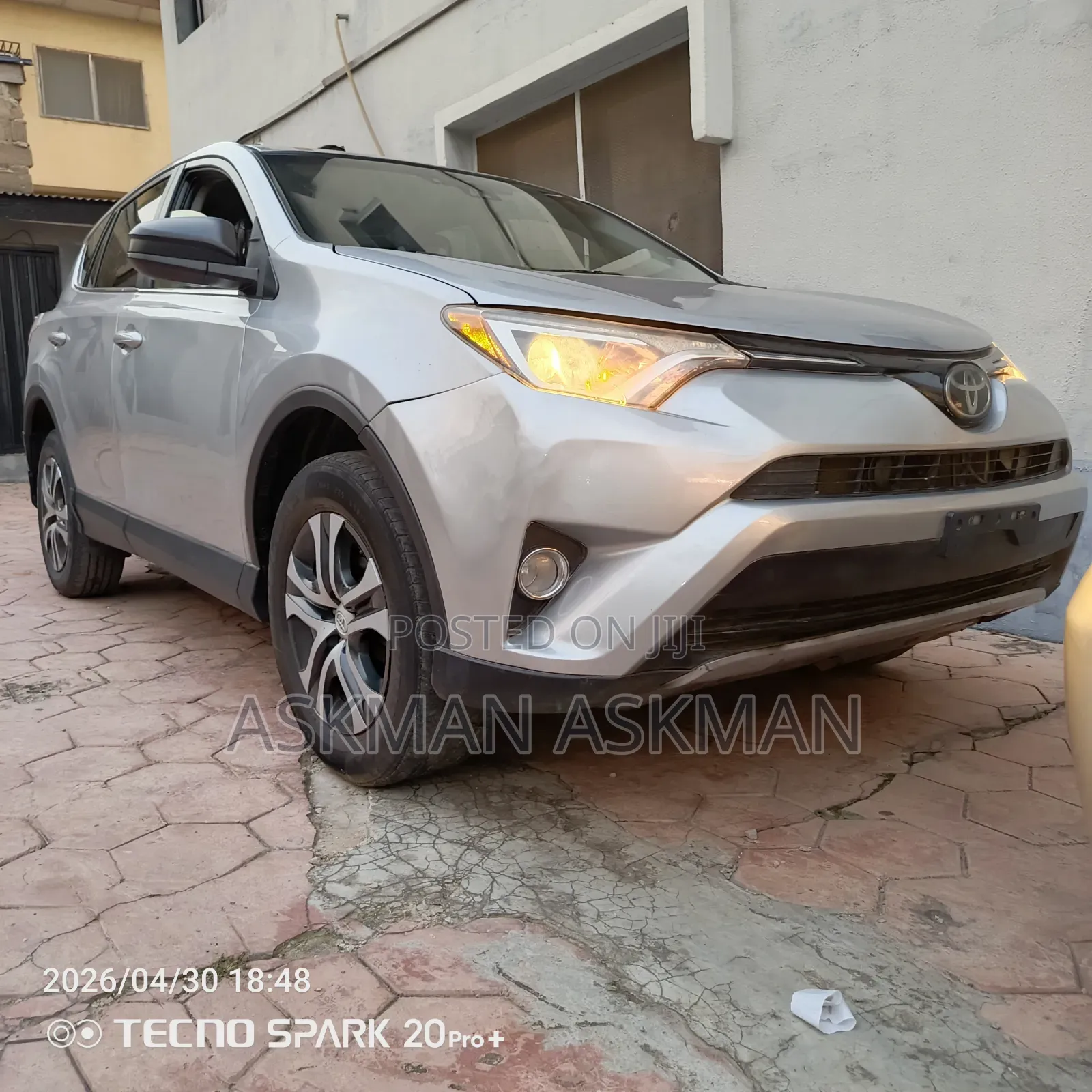 Toyota RAV4 LE 4dr SUV AWD (2.5L 4cyl 6A) 2018 Silver