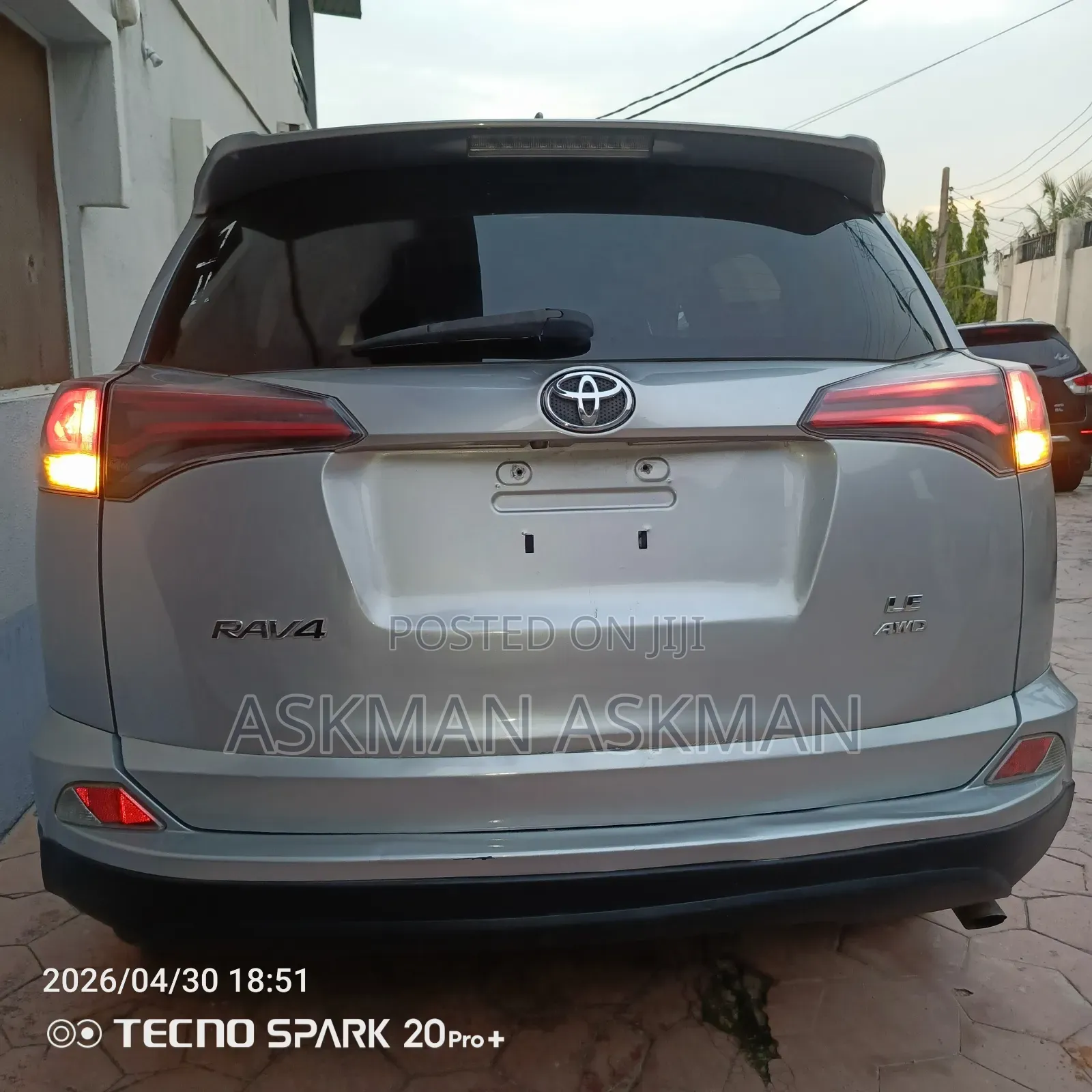 Toyota RAV4 LE 4dr SUV AWD (2.5L 4cyl 6A) 2018 Silver