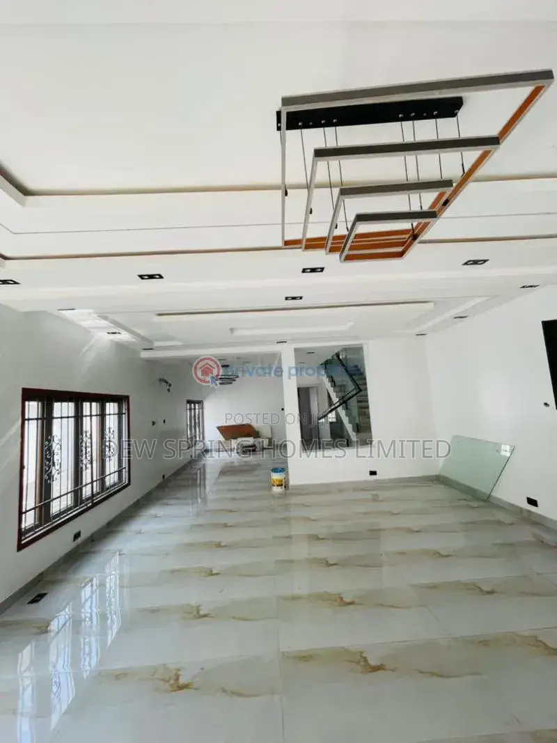 6bdrm Mansion in Ikeja Gra for sale