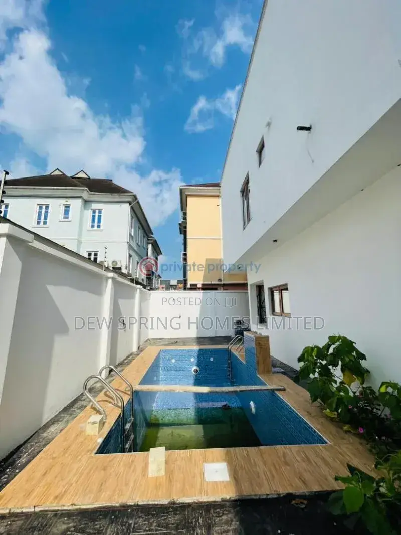 6bdrm Mansion in Ikeja Gra for sale