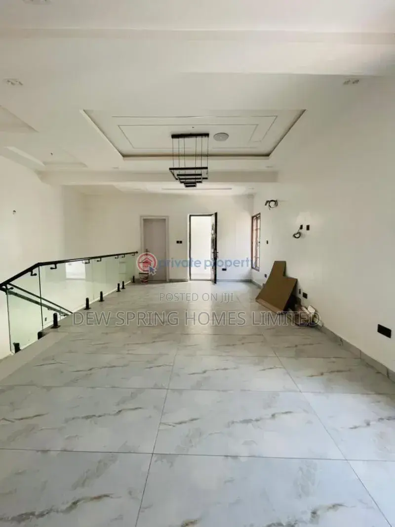 6bdrm Mansion in Ikeja Gra for sale