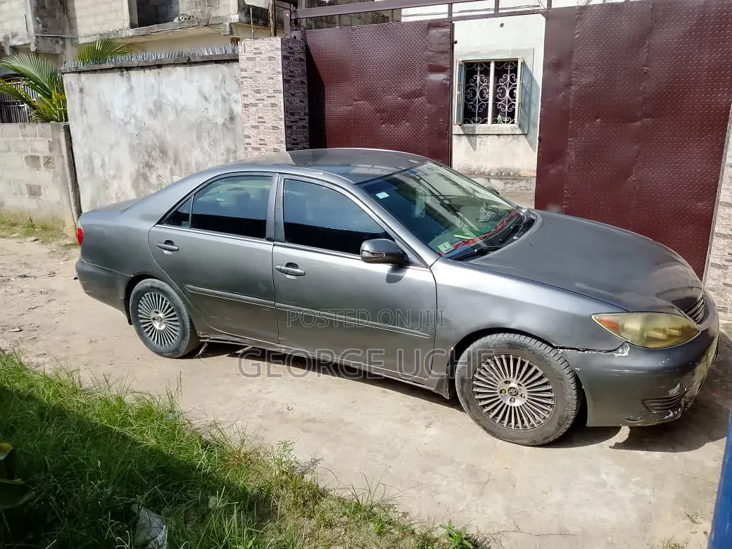 Toyota Camry LE 4dr Sedan (2.4L 4cyl 5A) 2006 Beige