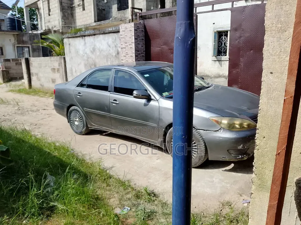 Toyota Camry LE 4dr Sedan (2.4L 4cyl 5A) 2006 Beige