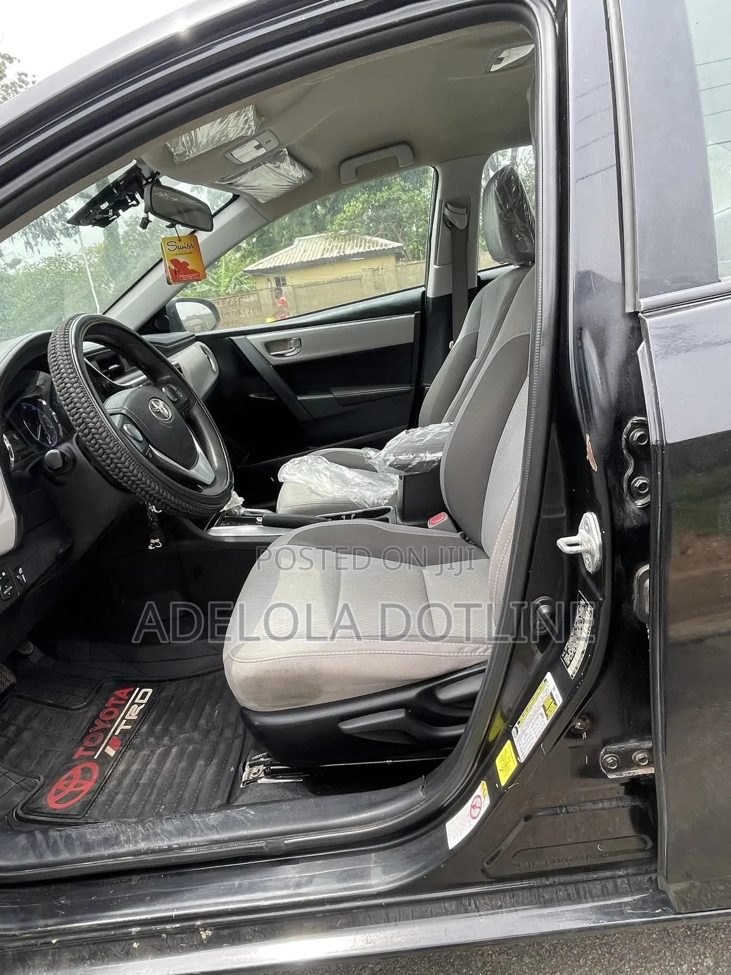 Toyota Corolla LE ECO 4dr Sedan (1.8L 4cyl CVT) 2017 Black